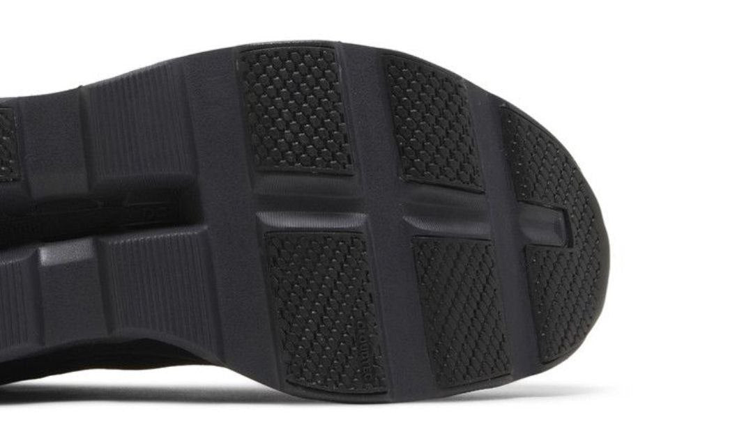 On Cloudmonster 'Black'