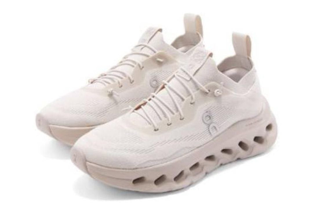 On Cloudtilt Loewe 'Sand'