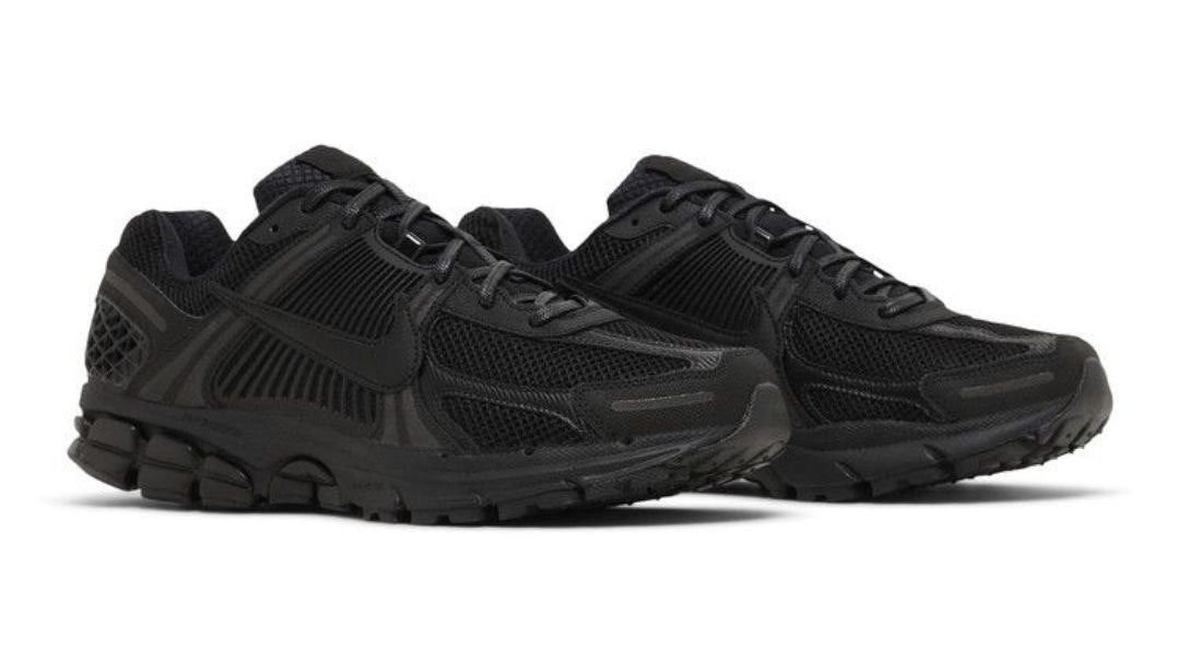 Air Zoom Vomero 5 'Triple Black'
