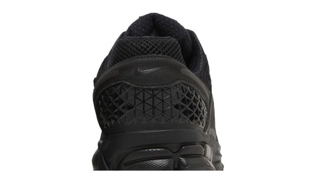 Air Zoom Vomero 5 'Triple Black'