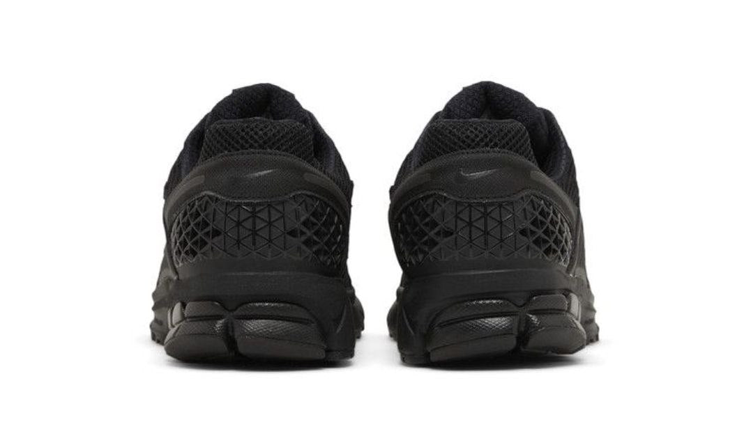 Air Zoom Vomero 5 'Triple Black'