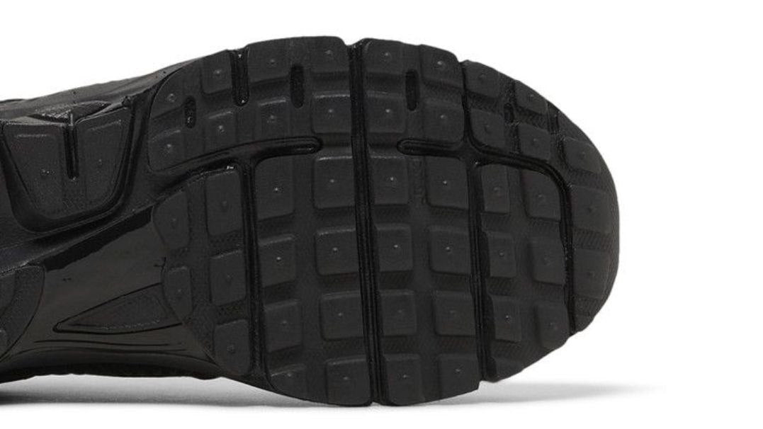 Air Zoom Vomero 5 'Triple Black'