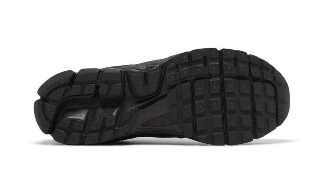Air Zoom Vomero 5 'Triple Black'
