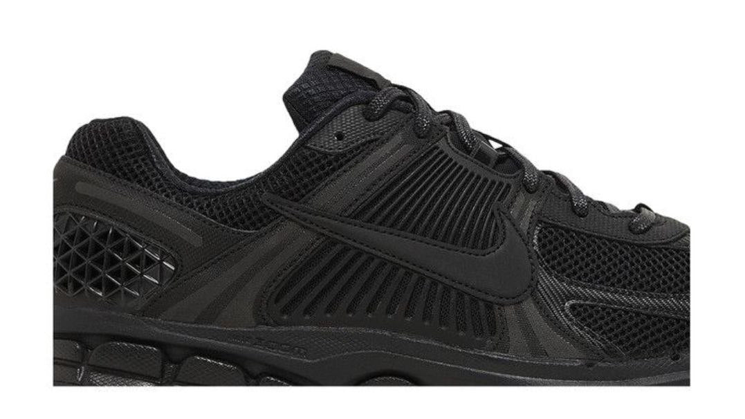 Air Zoom Vomero 5 'Triple Black'