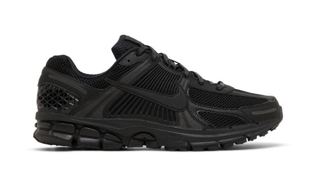 Air Zoom Vomero 5 'Triple Black'