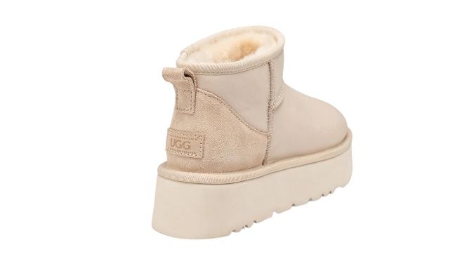 UGG Classic Platform Leather