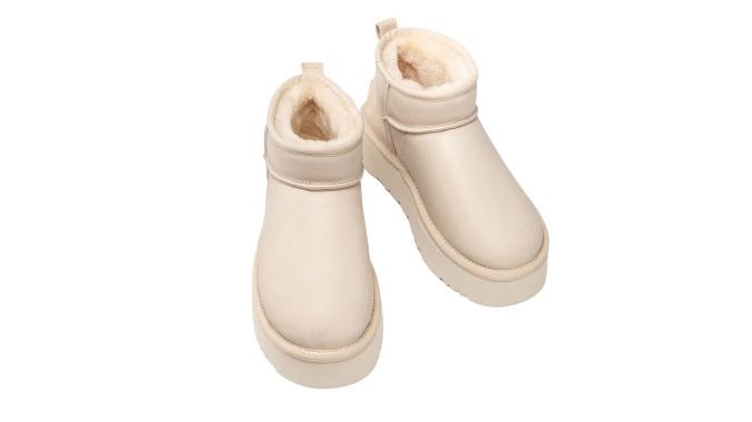 UGG Classic Platform Leather